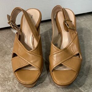 Pour La Victoire Tan Leather Wedges